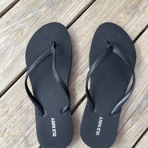 NEW (no tags) Old Navy Flip Flops Black - Large (9)